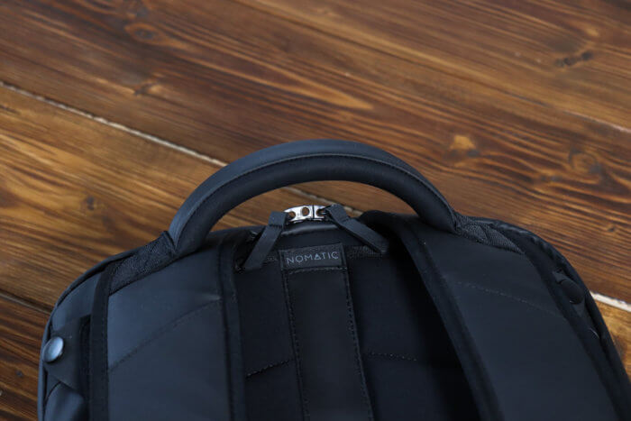Nomatic Travel Pack - Griff von Oben